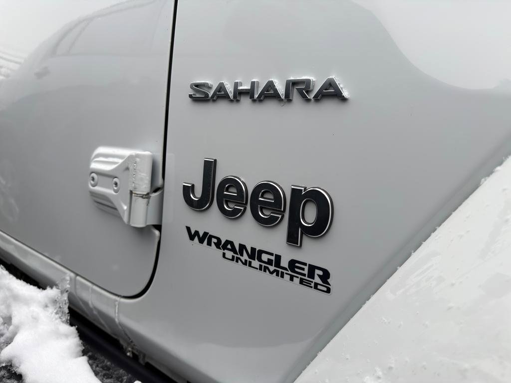 Used 2018 Jeep Wrangler Unlimited Sahara w/ Dual Top Group image 38