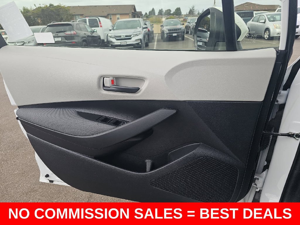 Used 2022 Toyota Corolla LE w/ Carpet Mat Package (TMS) FWD image 25