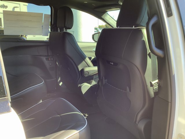 New 2026 Chrysler Pacifica Limited image 33