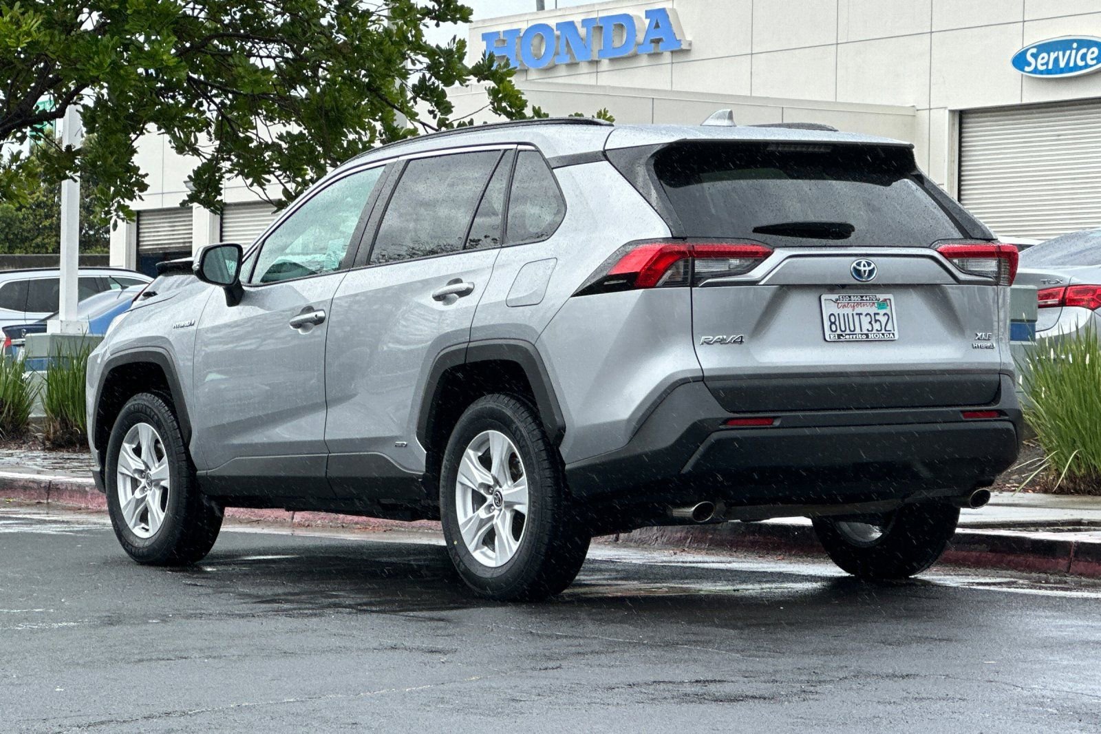 Used 2021 Toyota RAV4 XLE w/ Convenience Package image 5