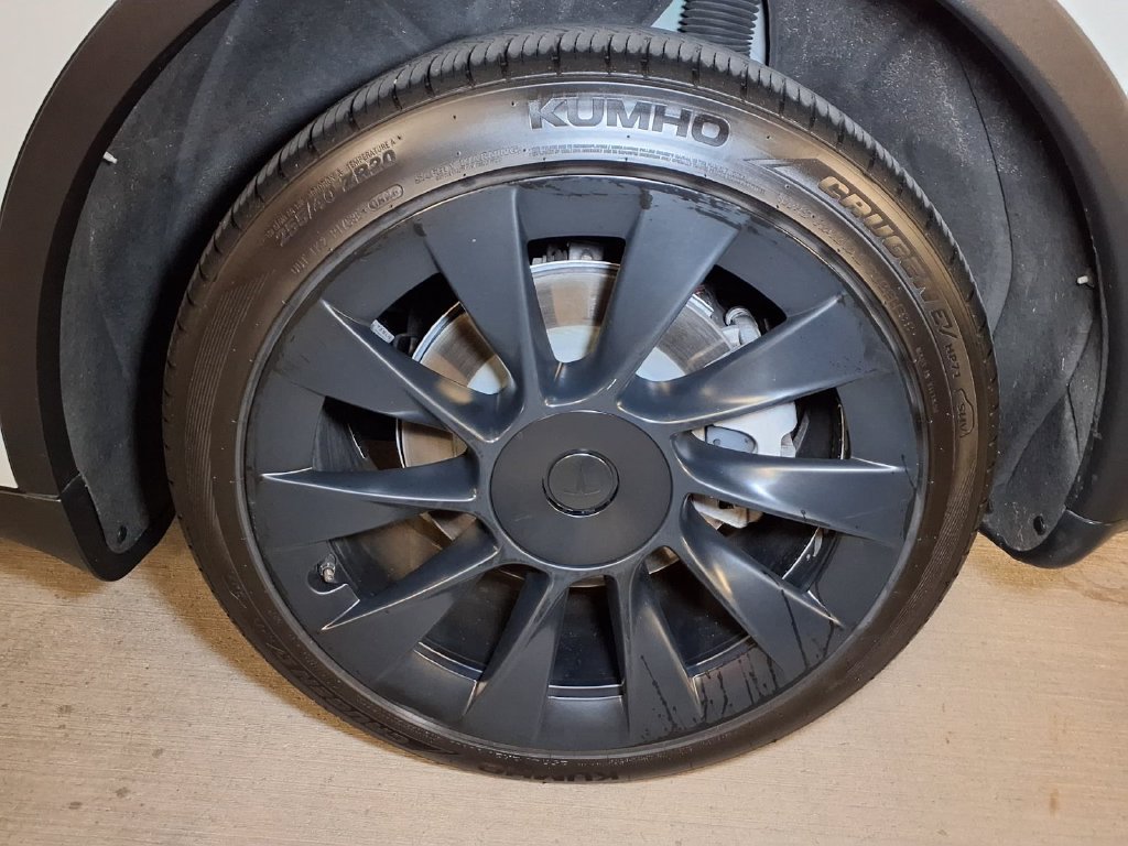 Used 2023 Tesla Model Y Long Range AWD/4WD image 18