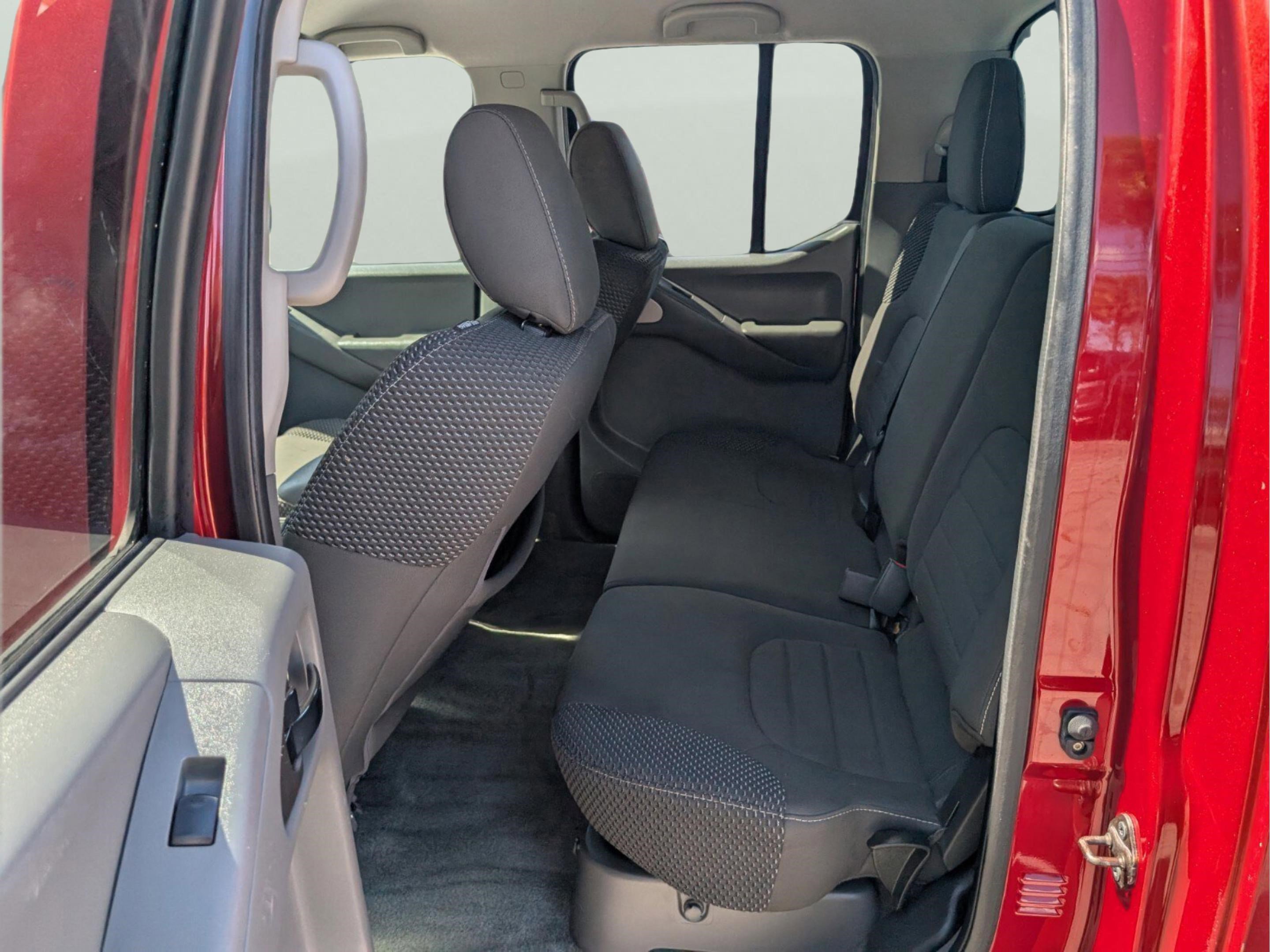 Used 2013 Nissan Frontier Desert Runner image 29