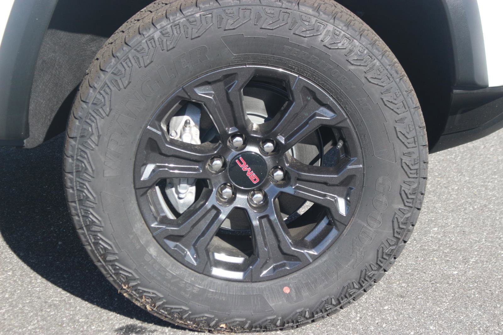 New 2025 GMC Canyon Elevation w/ Convenience Package image 8