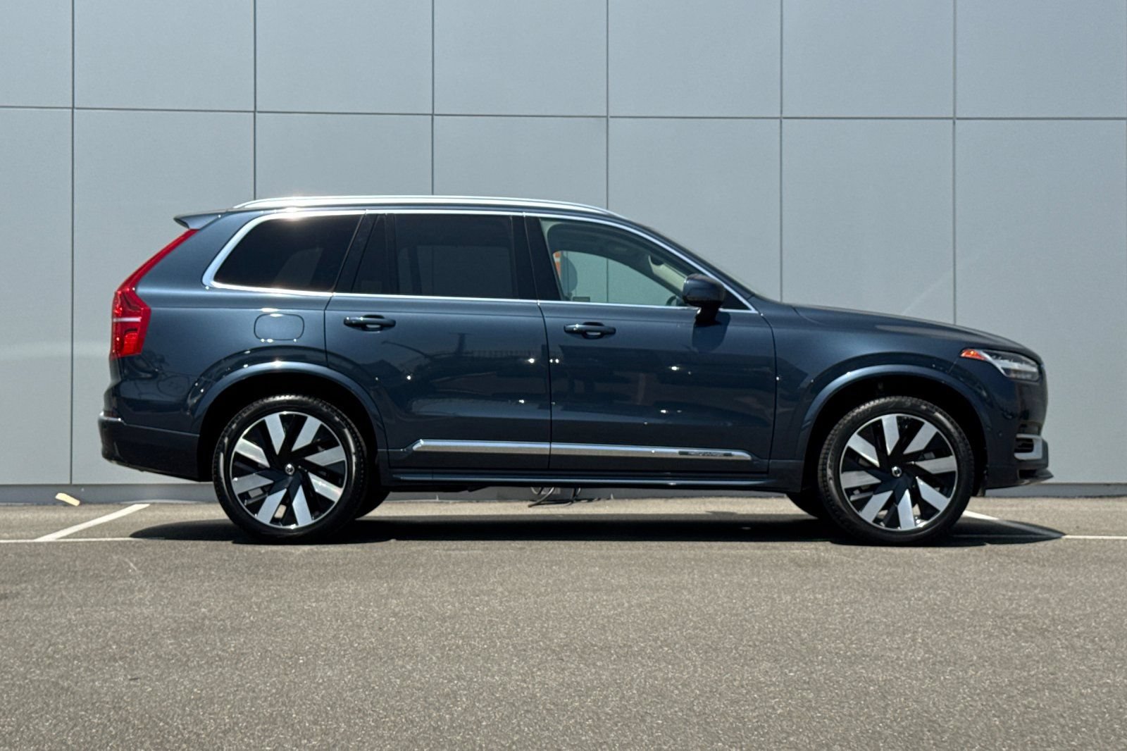 Used 2023 Volvo XC90 T8 Ultimate w/ Protection Package Premier AWD/4WD image 6