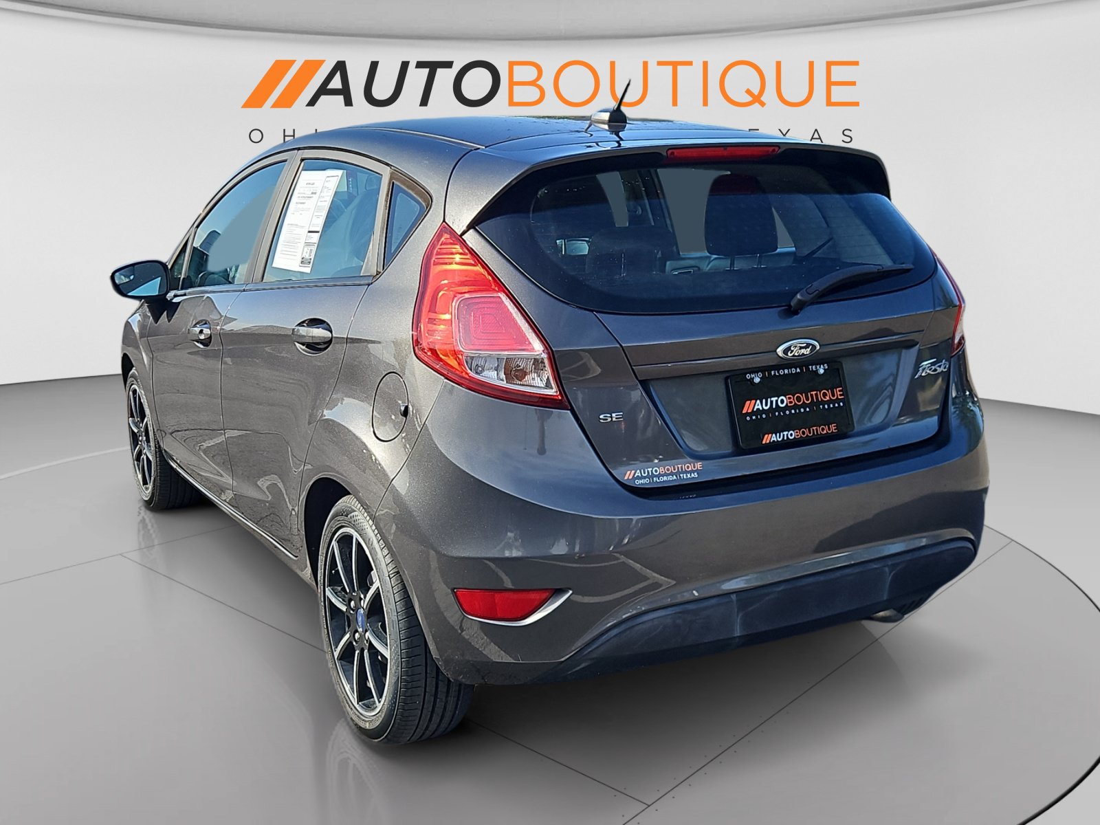 Used 2015 Ford Fiesta SE FWD image 2