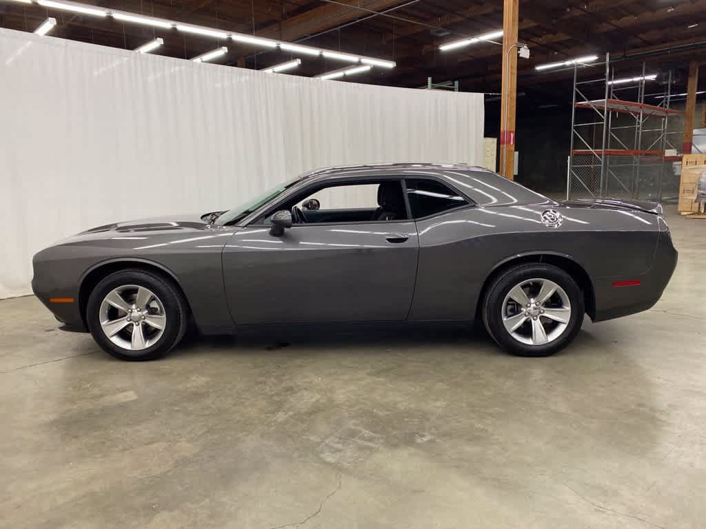 Used 2022 Dodge Challenger SXT RWD image 3
