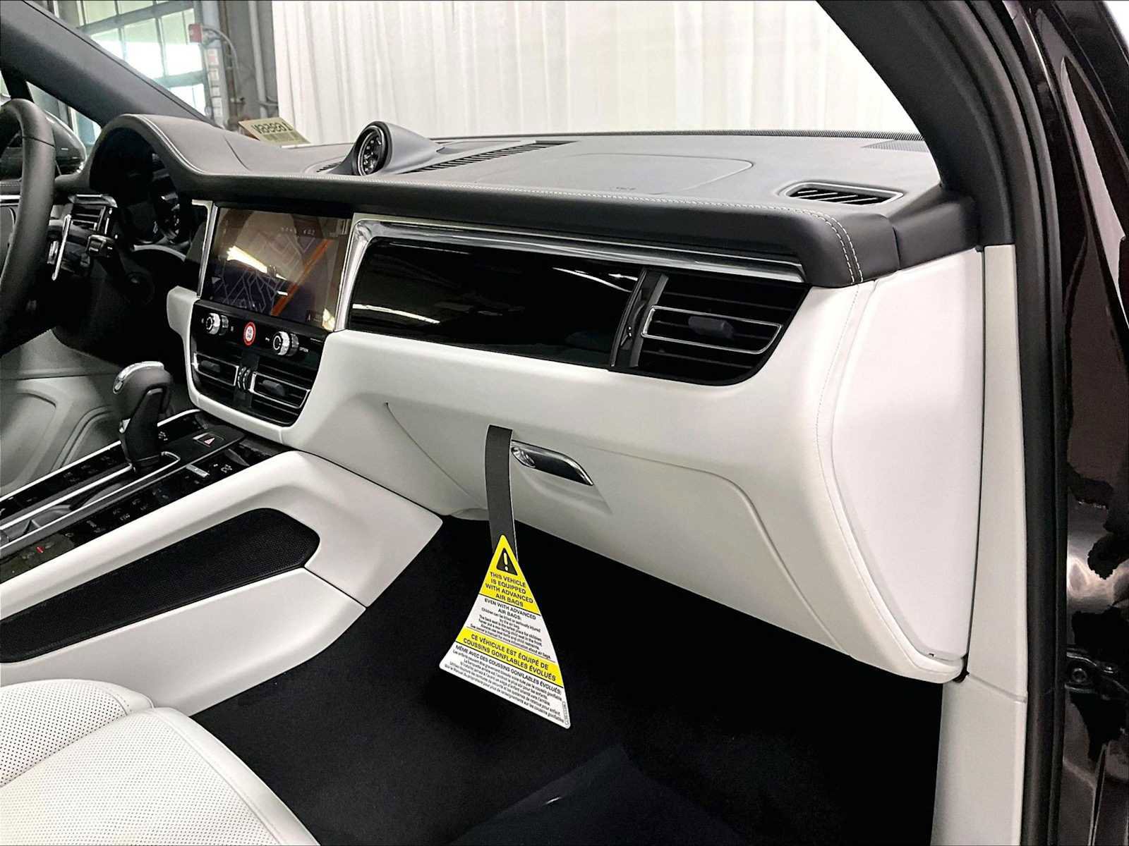 New 2026 Porsche Macan Turbo AWD/4WD image 27