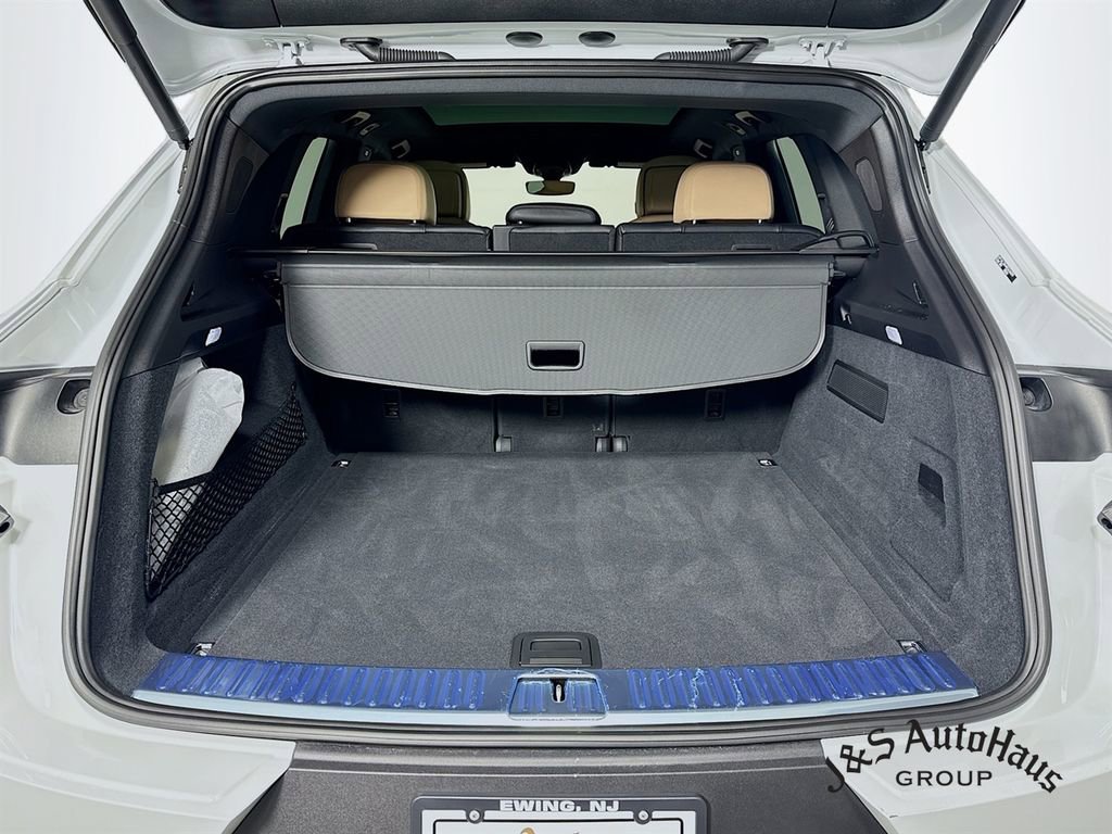 Used 2024 Porsche Cayenne S w/ Premium Package Plus image 33