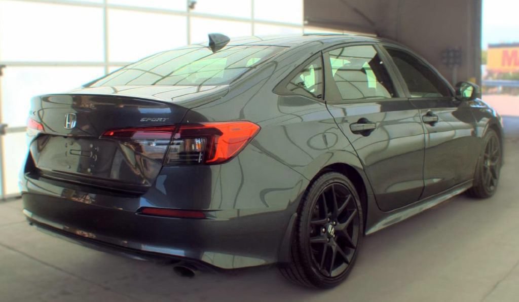 Used 2023 Honda Civic Sport image 3