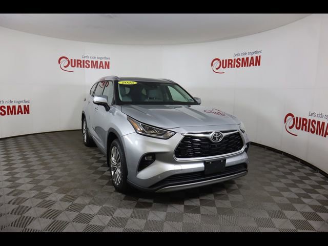 Used 2025 Toyota Highlander Platinum image 13