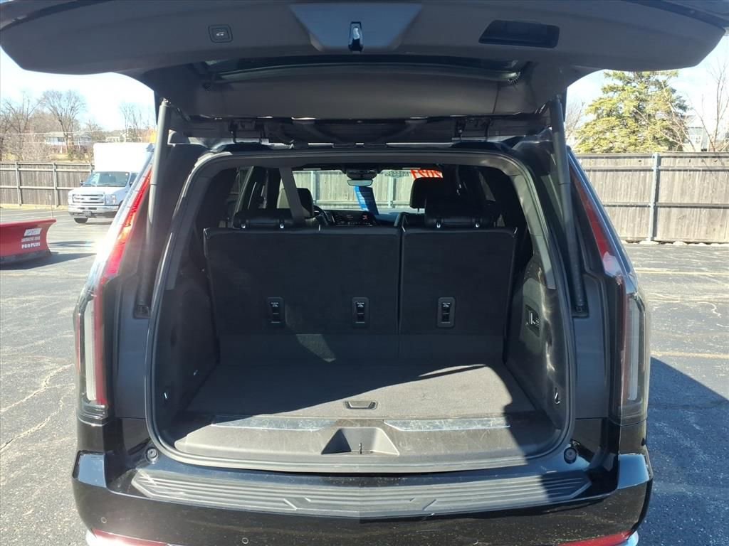 Used 2021 Cadillac Escalade Premium Luxury image 32