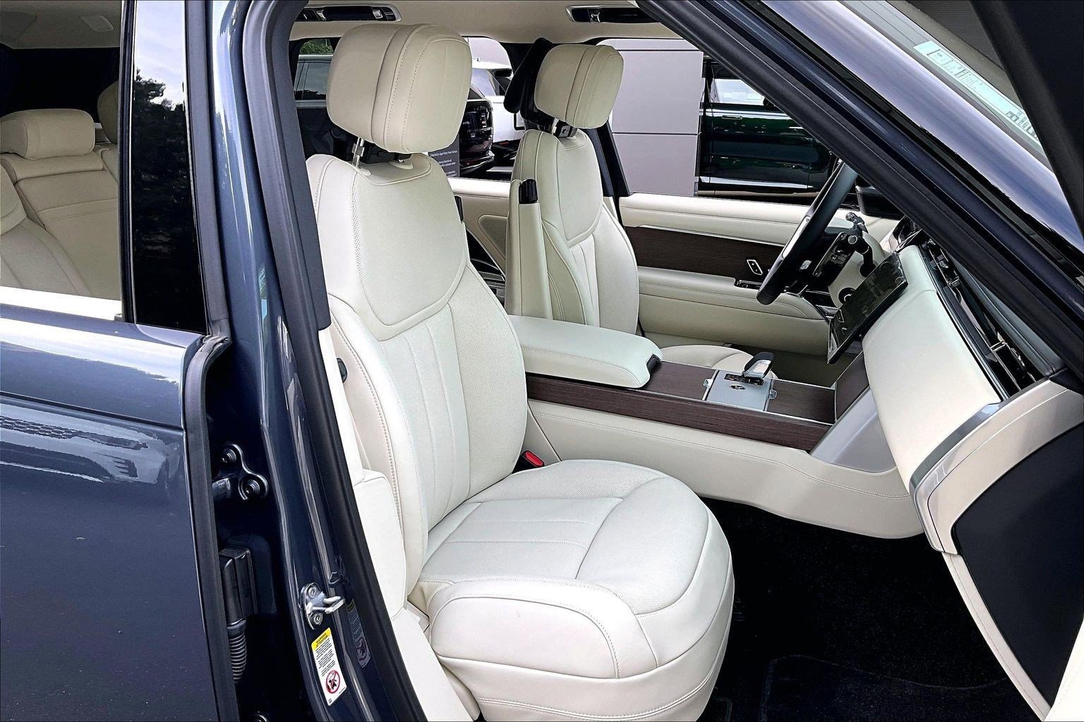 New 2026 Land Rover Range Rover SE image 8