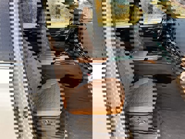 Used 2021 Cadillac Escalade ESV Premium Luxury w/ Driver Assist Tech Package image 28