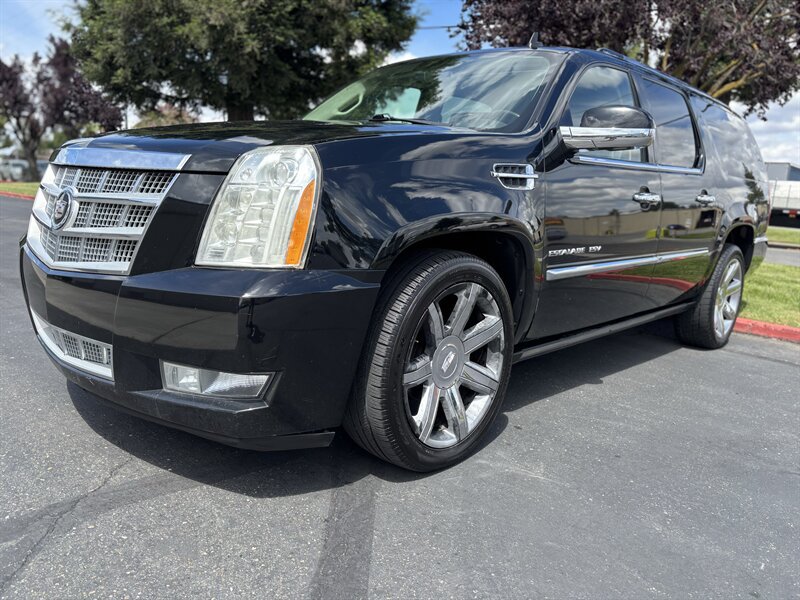Used 2011 Cadillac Escalade ESV Platinum AWD/4WD image 4