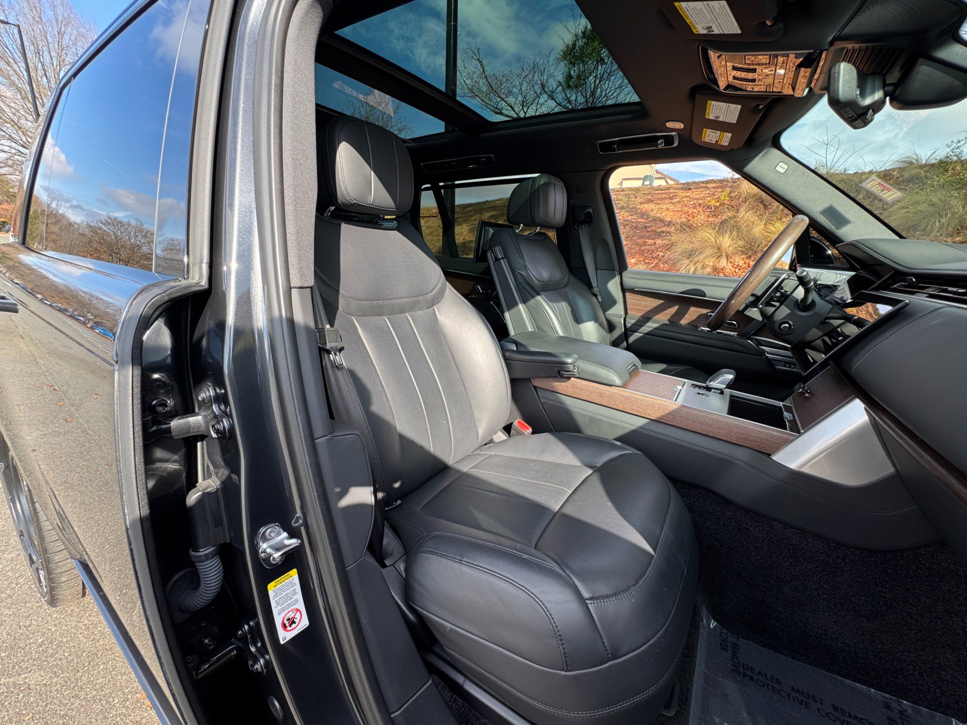 Used 2024 Land Rover Range Rover Long Wheelbase SE image 53