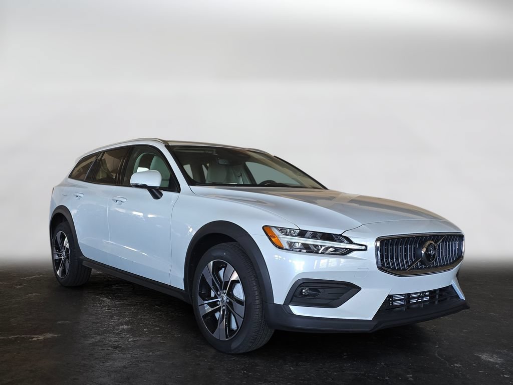 New 2026 Volvo V60 B5 Cross Country Plus AWD/4WD image 3
