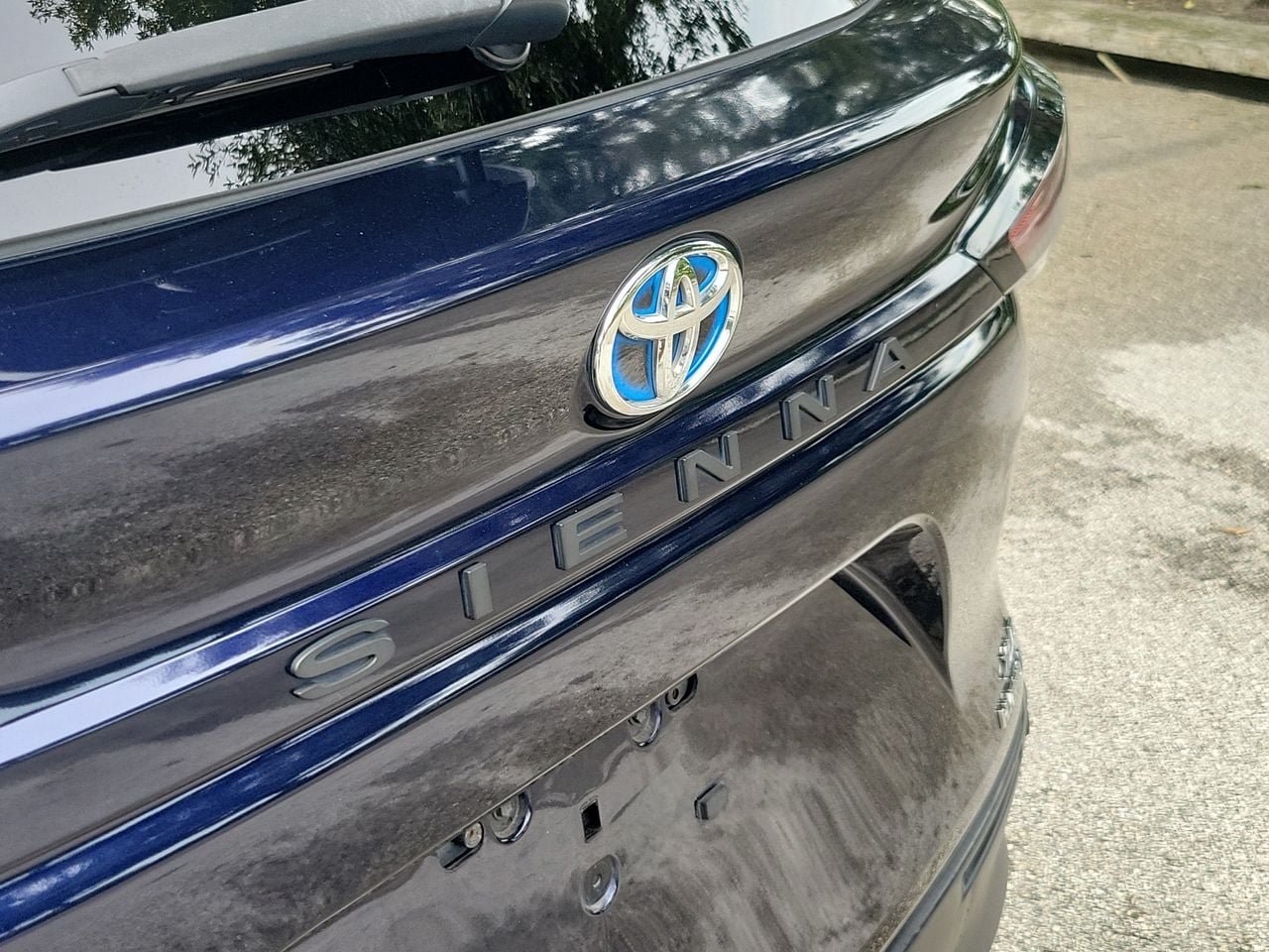 Used 2023 Toyota Sienna XLE FWD image 6