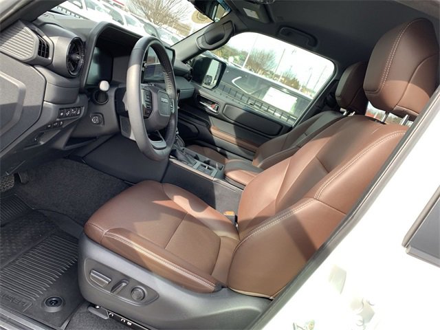 Used 2024 Toyota Land Cruiser Base image 18