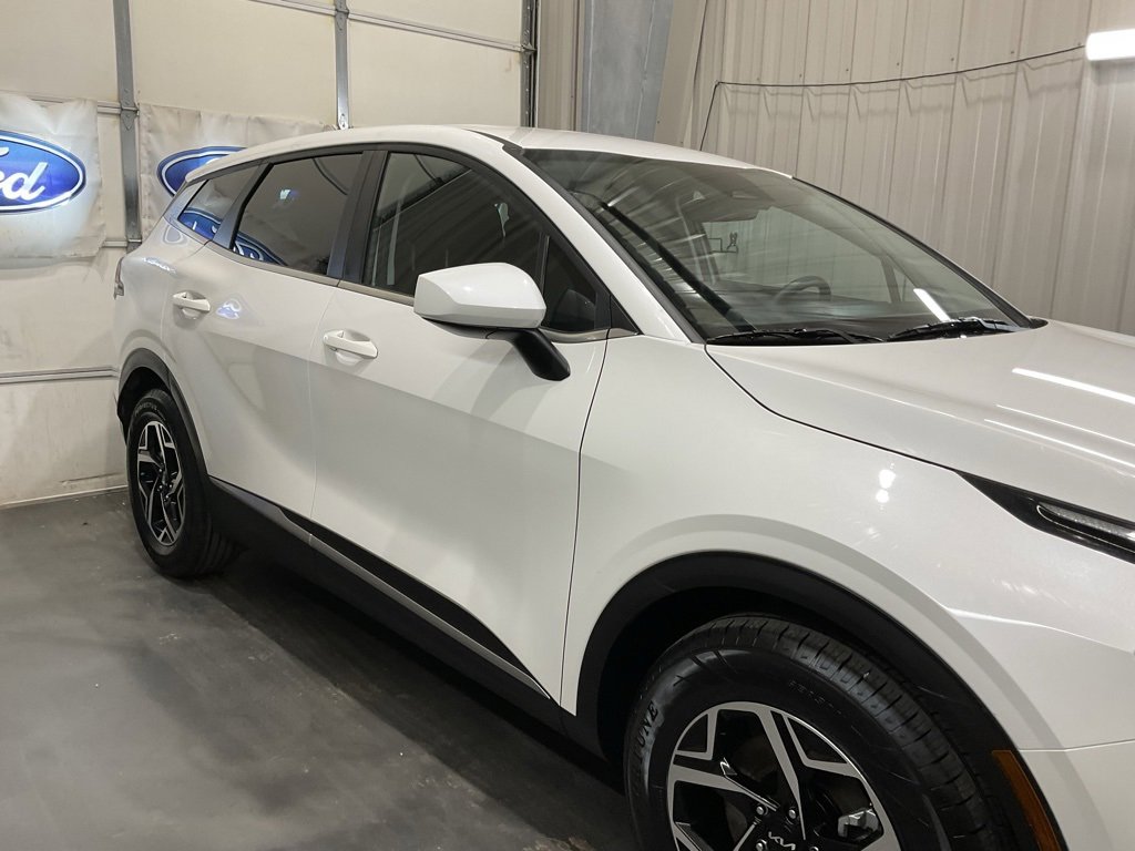 Used 2025 Kia Sportage LX image 4