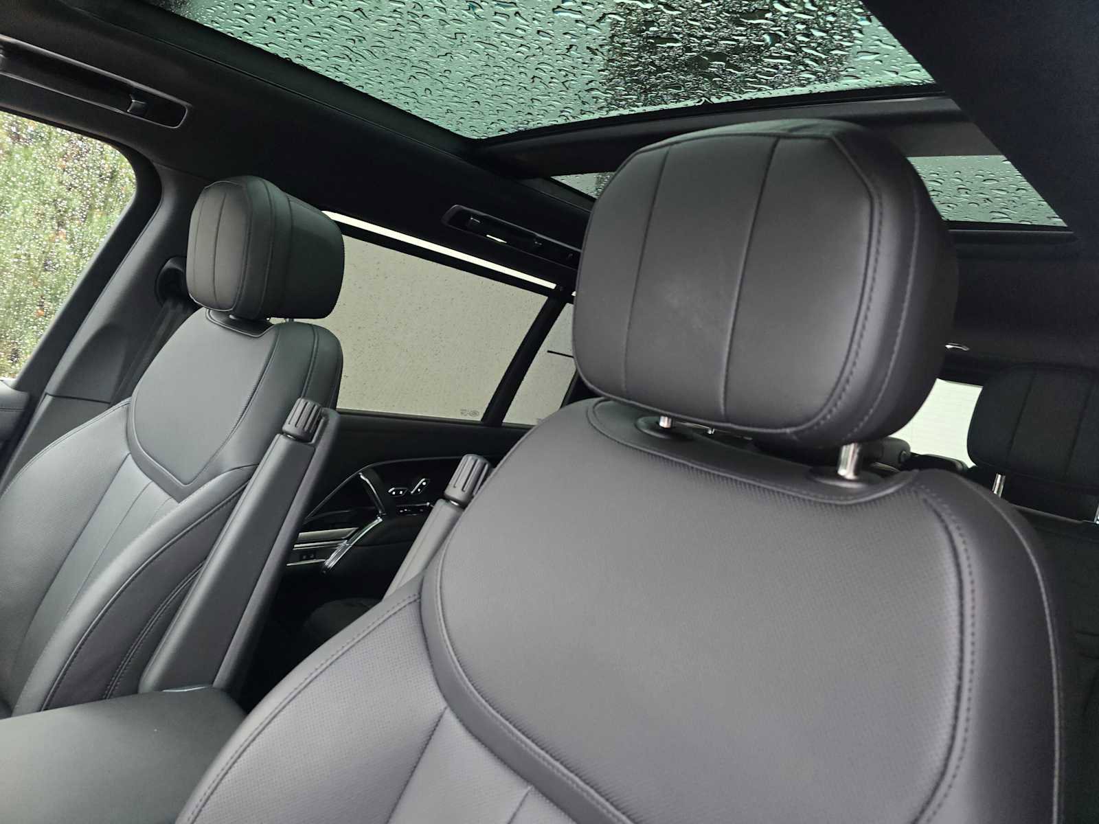 Used 2024 Land Rover Range Rover Long Wheelbase SE image 27