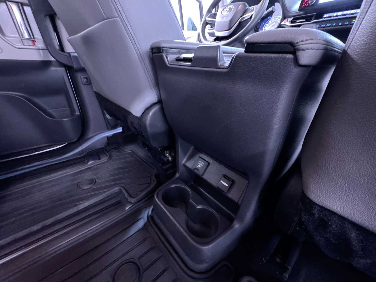 Used 2023 Toyota Sienna Limited AWD/4WD image 39