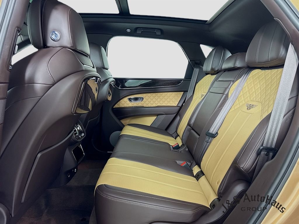 Used 2021 Bentley Bentayga AWD/4WD image 28