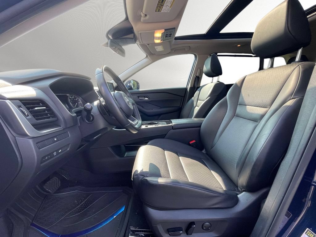 Used 2024 Nissan Rogue SV w/ SV Premium Package FWD image 16