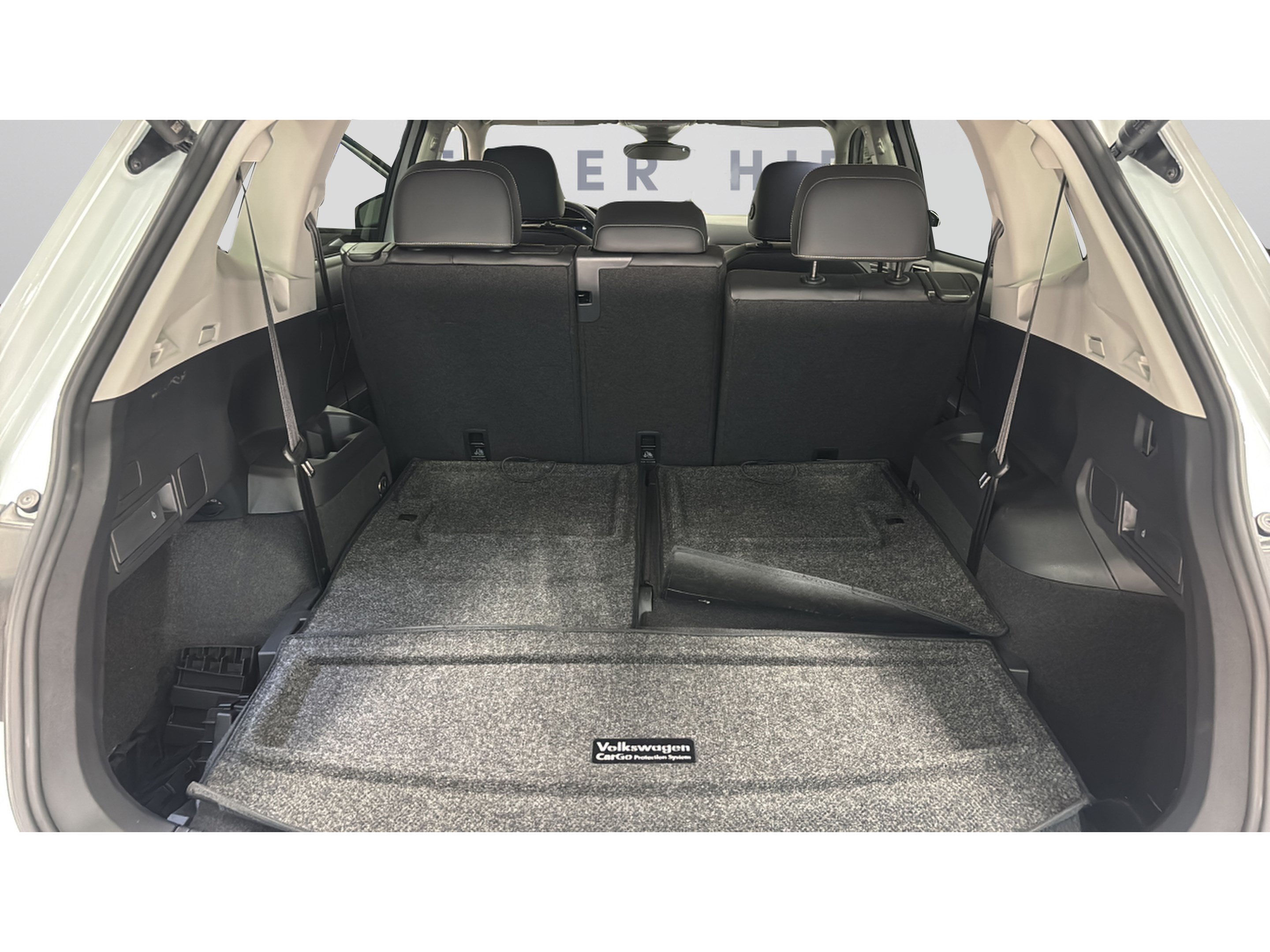 Used 2024 Volkswagen Tiguan SE FWD image 17