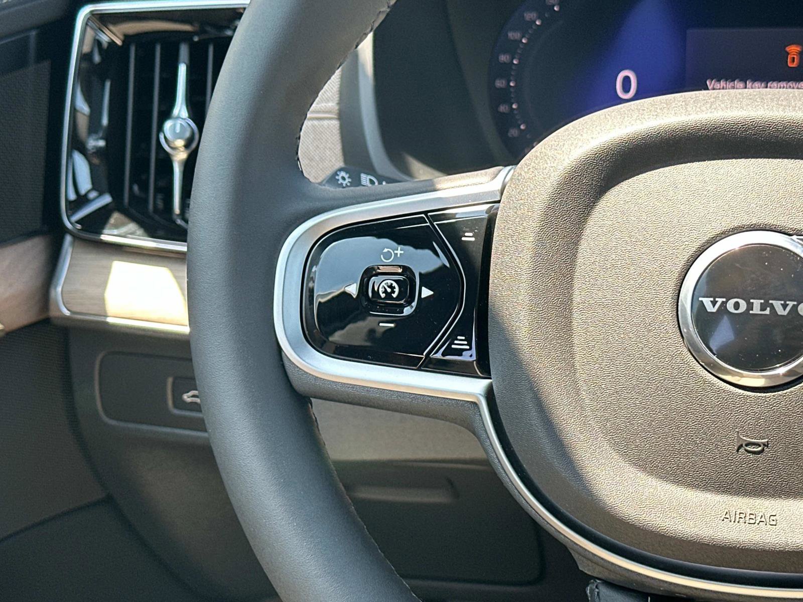 New 2026 Volvo XC90 T8 Plus image 8