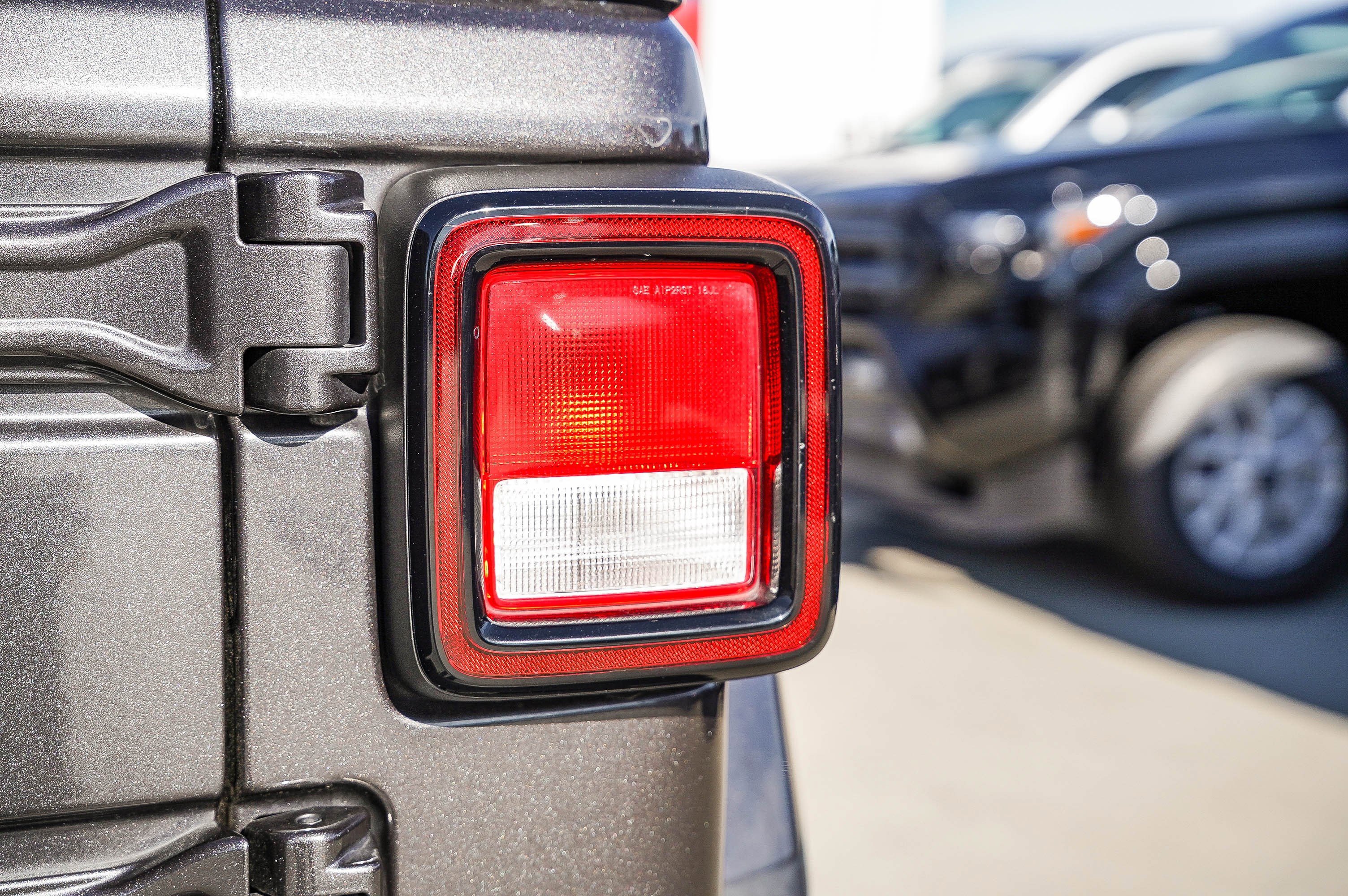 Used 2020 Jeep Wrangler Unlimited Sahara image 11