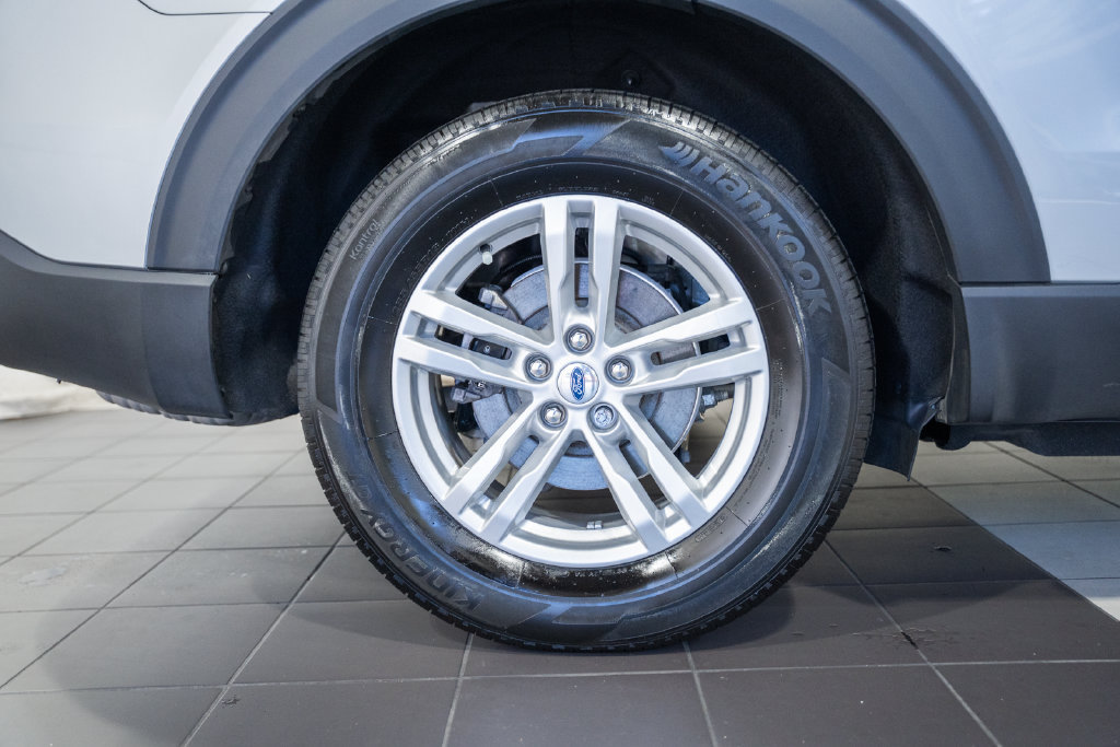 Used 2023 Ford Explorer XLT AWD/4WD image 12