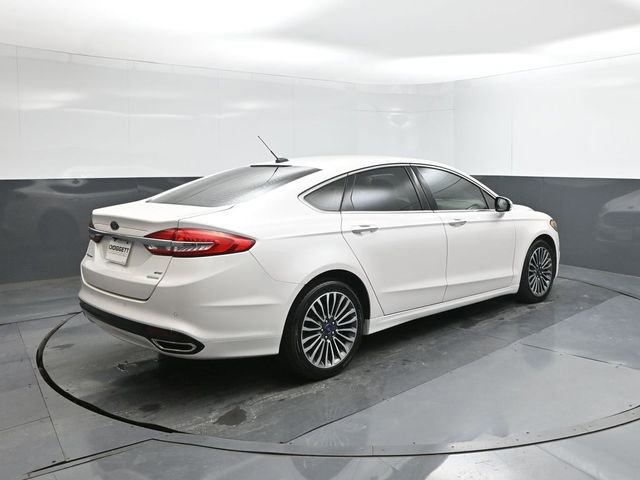 Used 2017 Ford Fusion SE w/ Fusion SE Technology Package FWD image 8