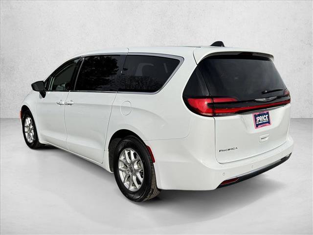 Used 2024 Chrysler Pacifica Touring-L image 5