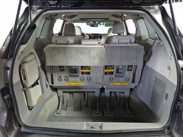 Used 2013 Toyota Sienna XLE FWD image 25