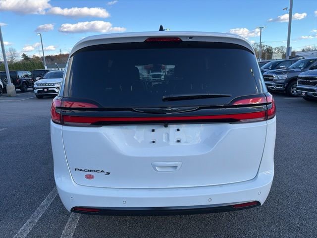 New 2026 Chrysler Pacifica Select w/ S Appearance Package image 4