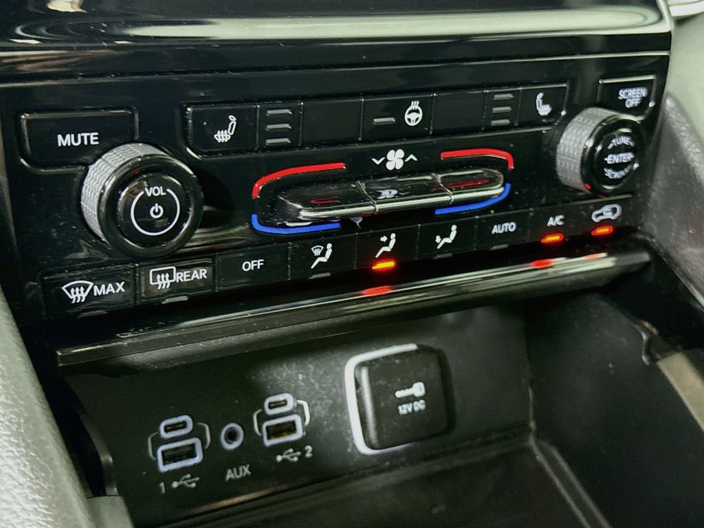 Used 2023 Jeep Grand Cherokee Laredo w/ Luxury Tech Group I AWD/4WD image 8