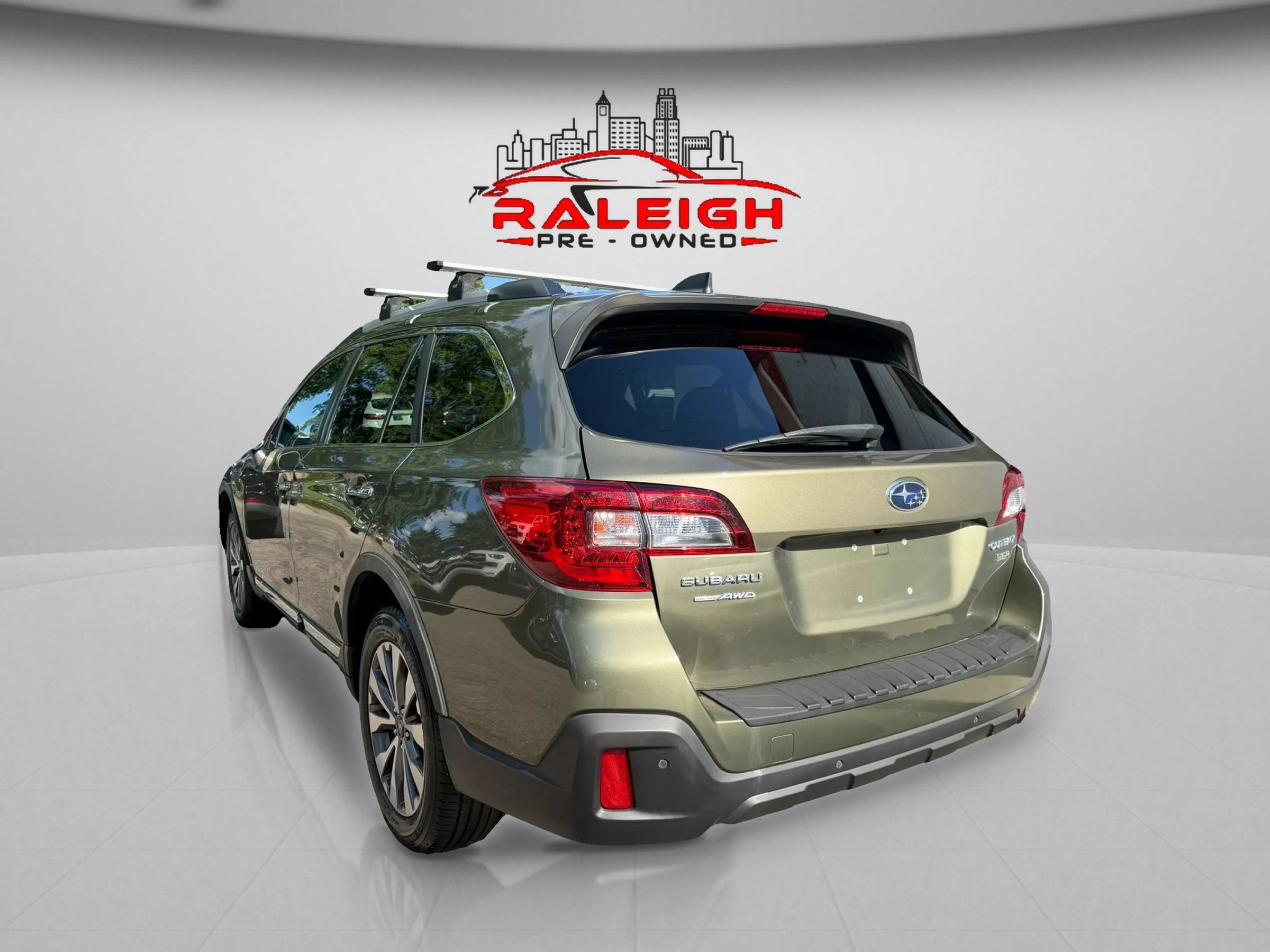 Used 2018 Subaru Outback 3.6R Touring AWD/4WD image 7