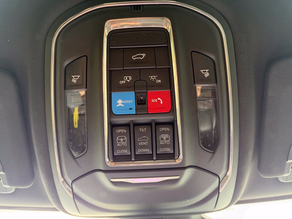 Used 2025 Jeep Grand Cherokee Summit AWD/4WD image 29