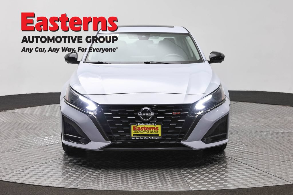 Used 2023 Nissan Altima 2.0 SR FWD image 2