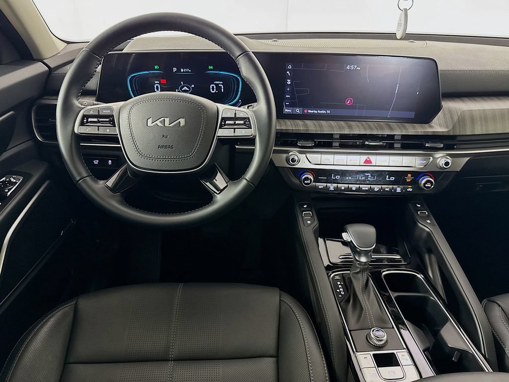 Used 2025 Kia Telluride EX w/ EX Captain's Chair Package FWD image 30