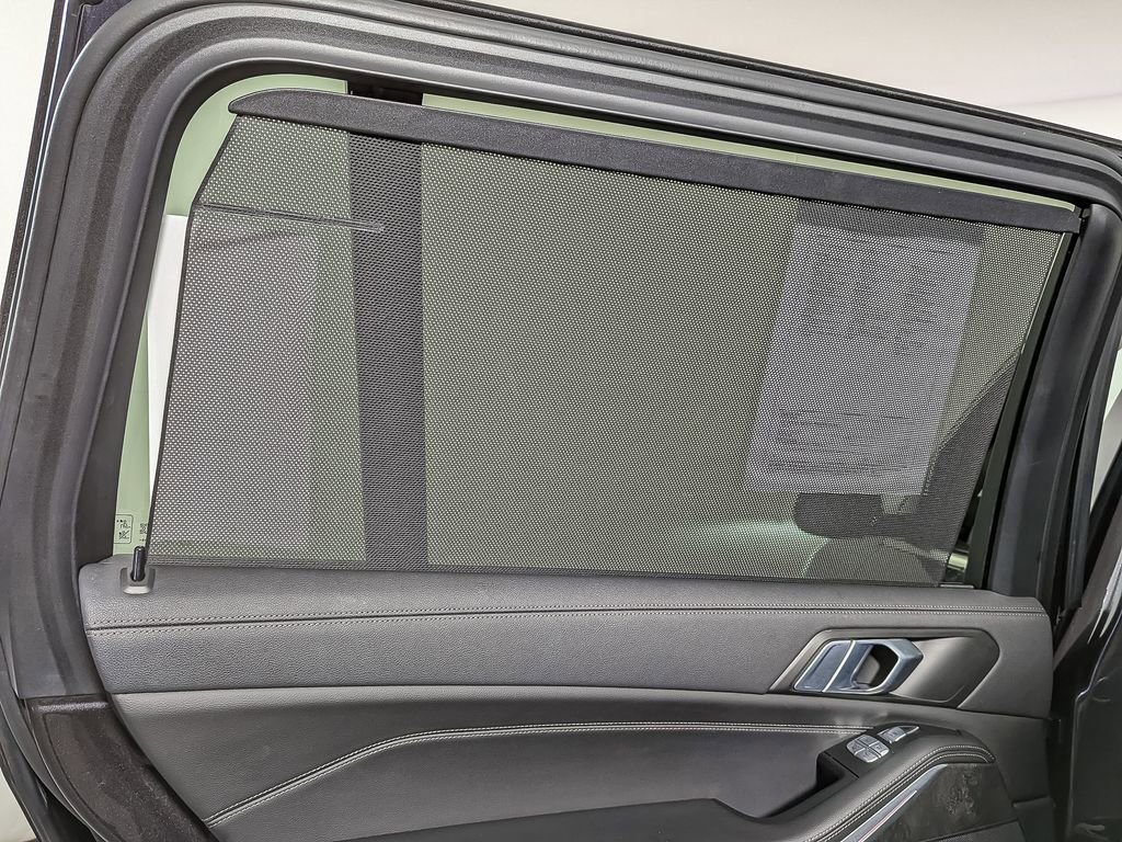 Used 2022 BMW X7 xDrive40i w/ Executive Package image 48