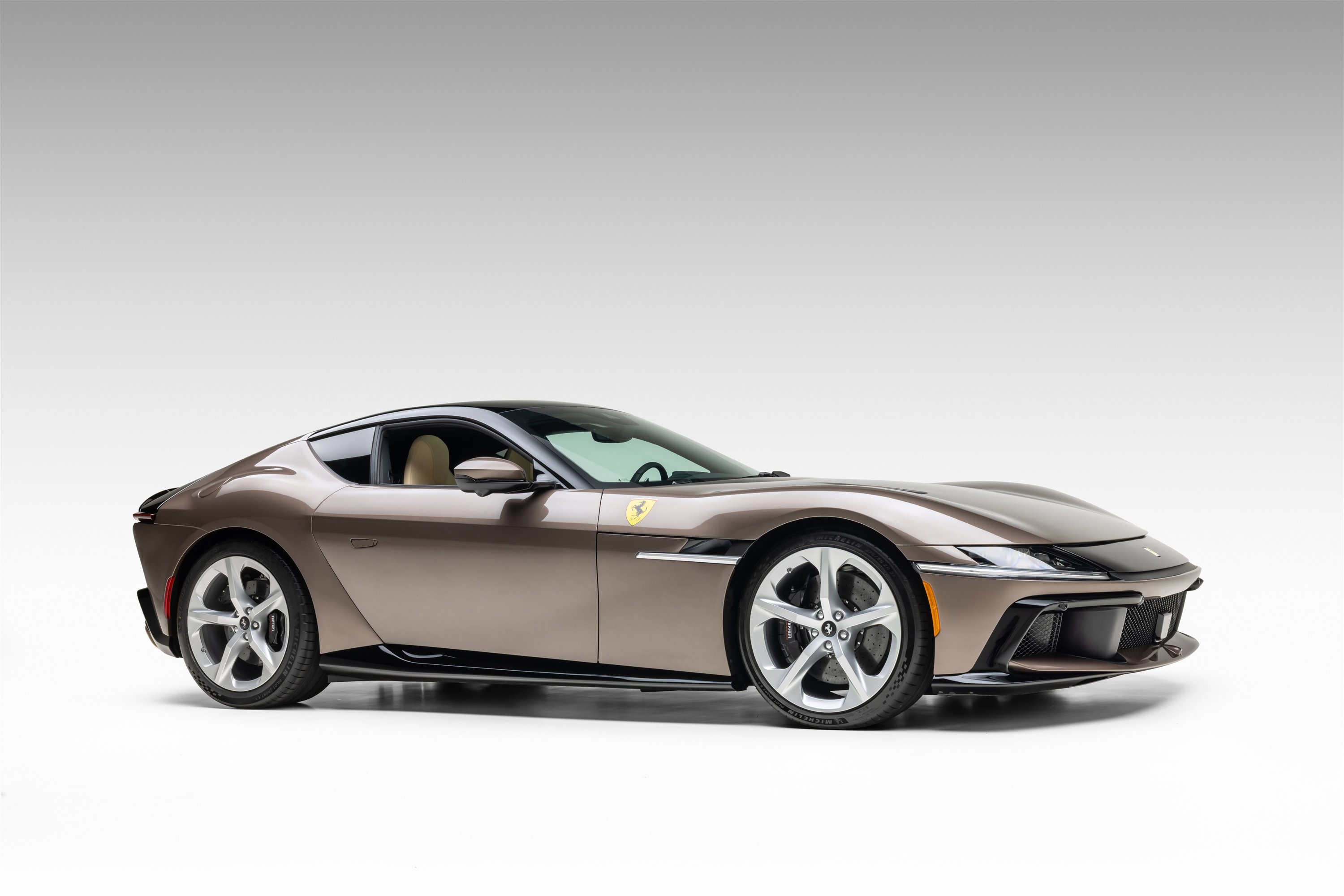 Certified 2025 Ferrari 12Cilindri image 5