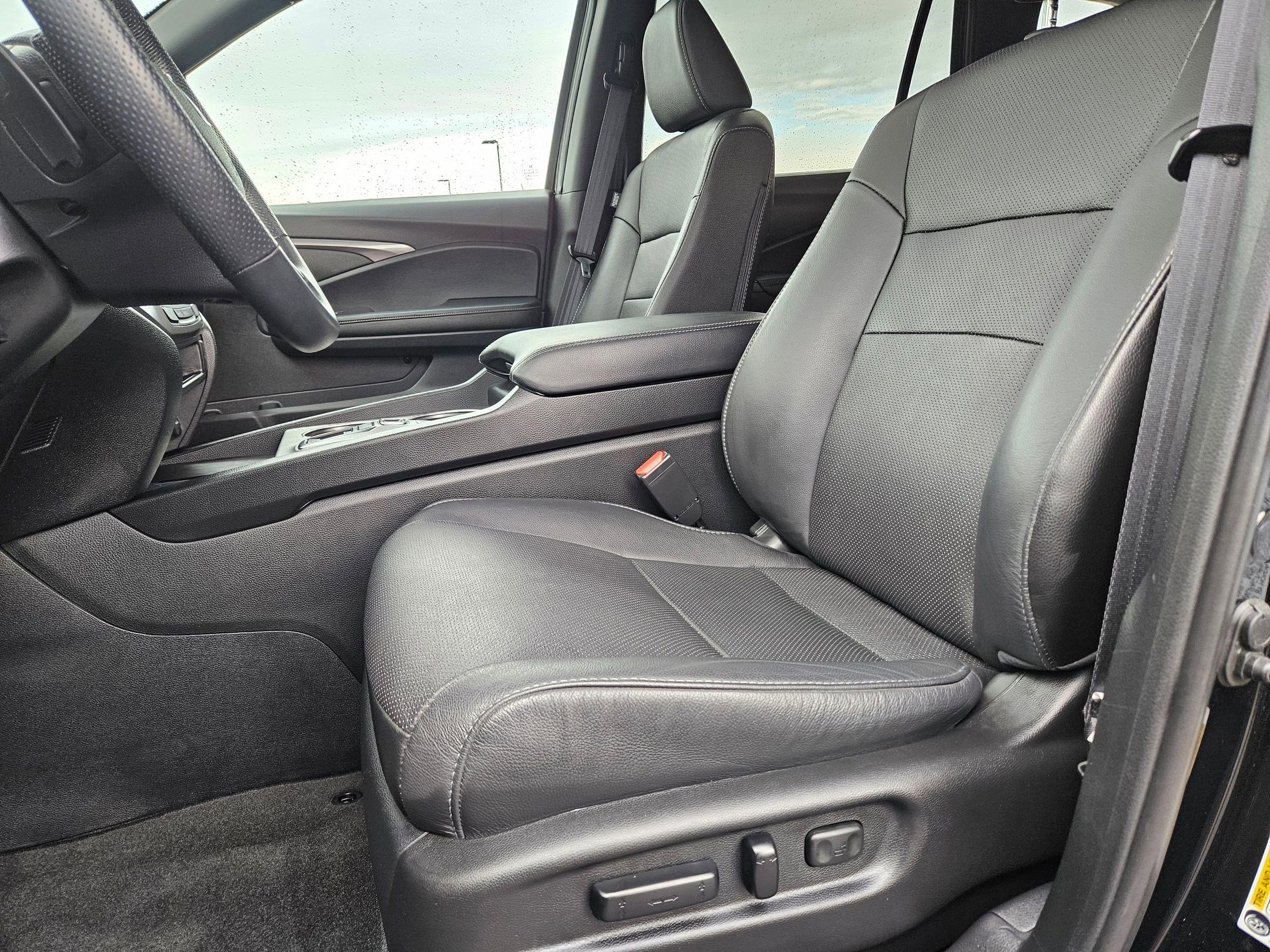 Used 2025 Honda Passport EX-L image 18