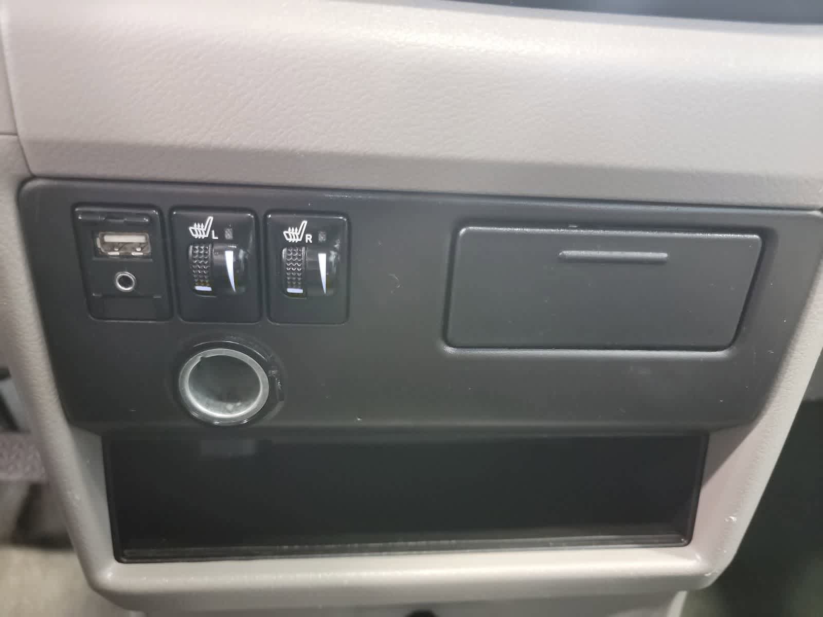 Used 2016 Toyota Sienna XLE FWD image 24