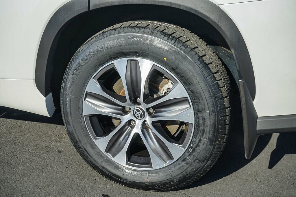 Used 2022 Toyota Highlander XLE image 12