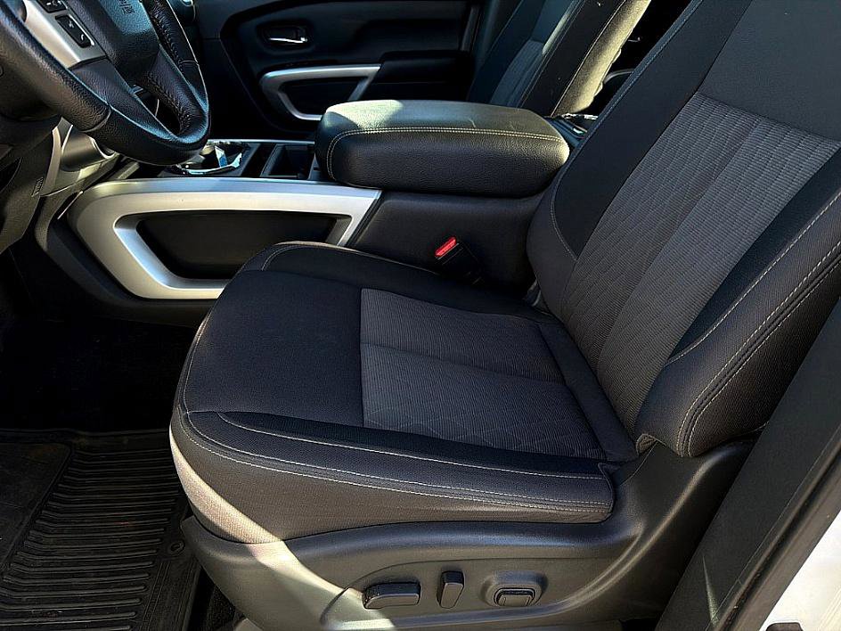Used 2021 Nissan Titan SV w/ SV Convenience Package image 12