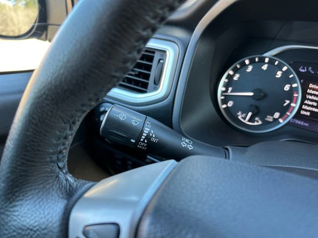 Used 2021 Nissan Titan SV w/ SV Convenience Package image 24