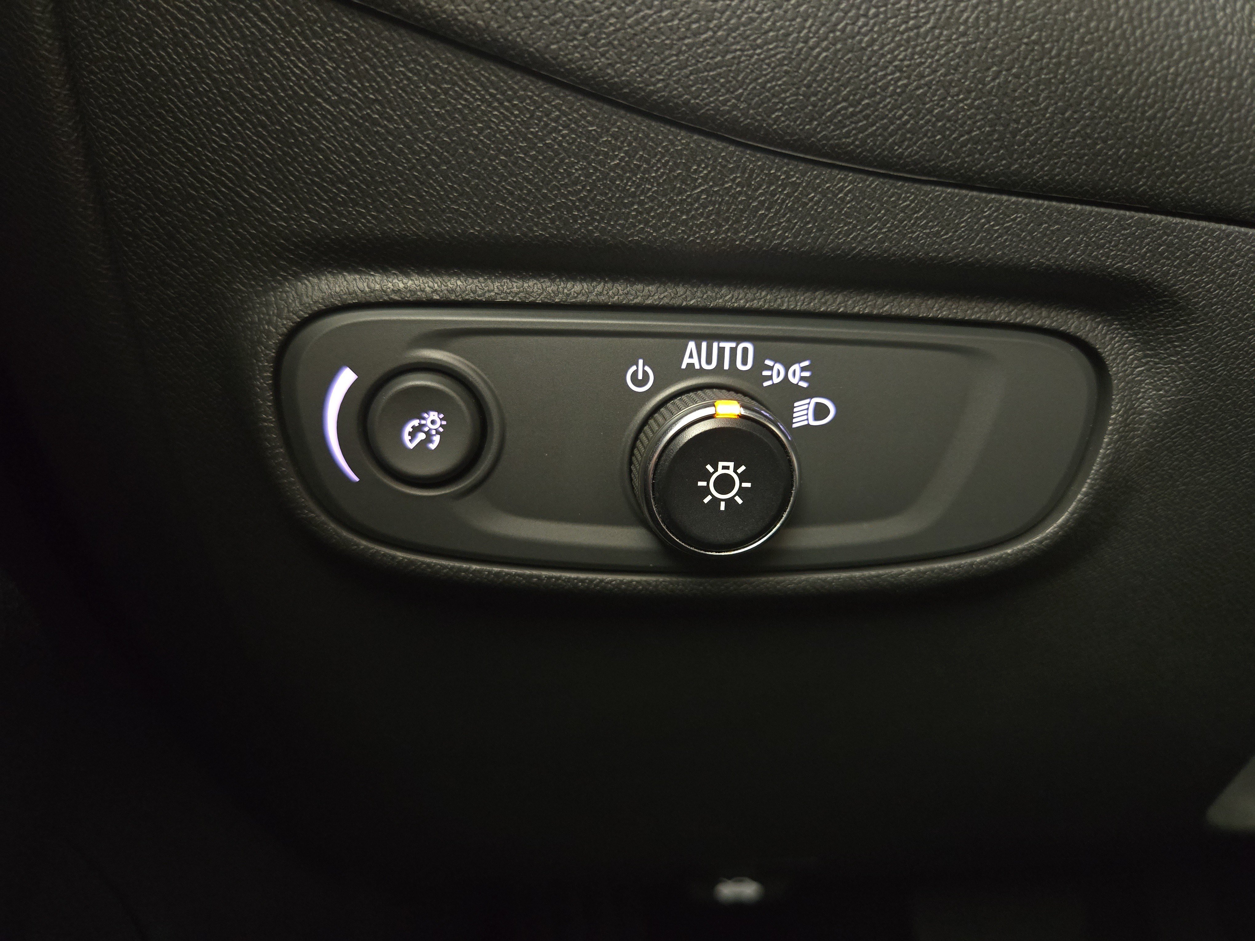 Certified 2023 Chevrolet Equinox RS FWD image 24