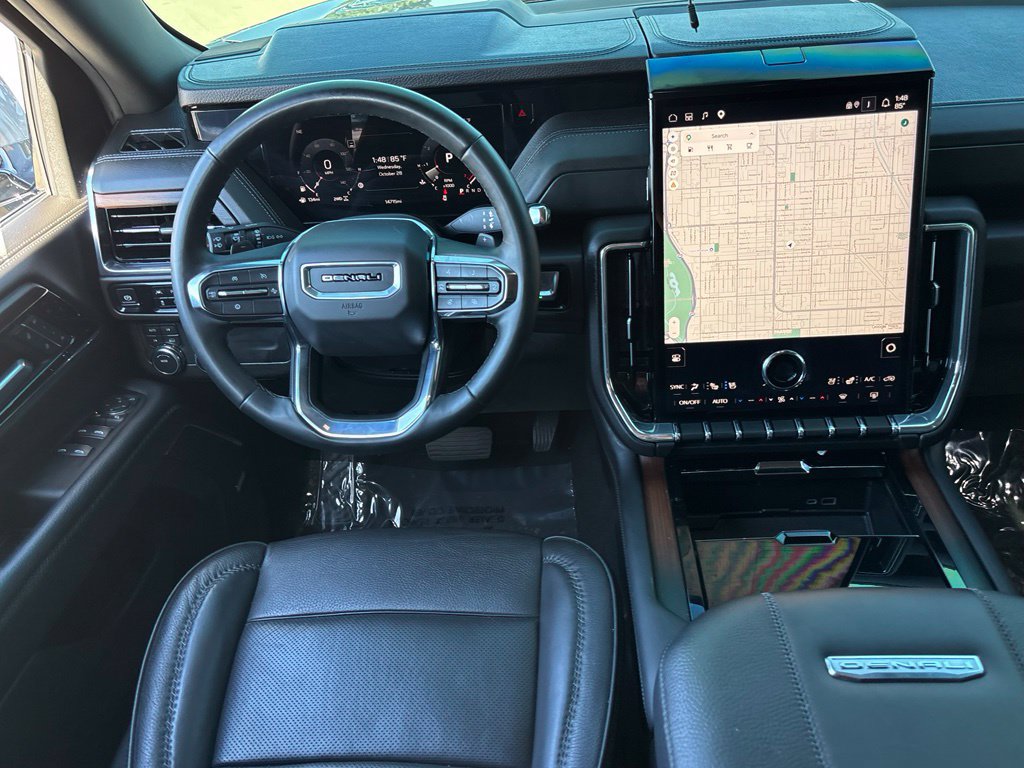 Used 2025 GMC Yukon Denali w/ Sun & Power Step Package AWD/4WD image 12