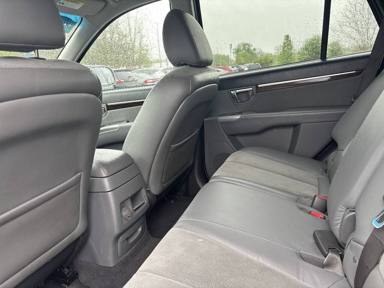 Used 2011 Hyundai Santa Fe SE FWD image 16
